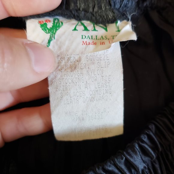 Vintage 60s/70s Black Satin Pleated Maxi Skirt Size Small/Medium - Picture 8 of 8